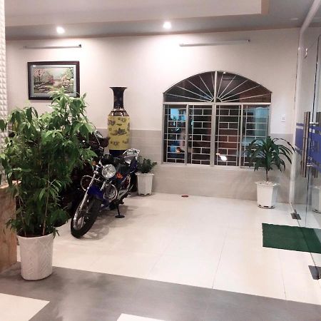 Huyen Tran Hotel Can Tho Buitenkant foto